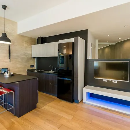 Comfort-moderno And Parking Apartment *