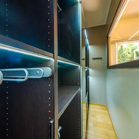 Comfort-moderno And Parking Apartment