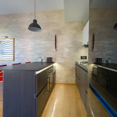 Comfort-moderno And Parking アパート *