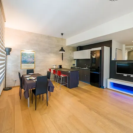 Comfort-moderno And Parking Apartment Genoa