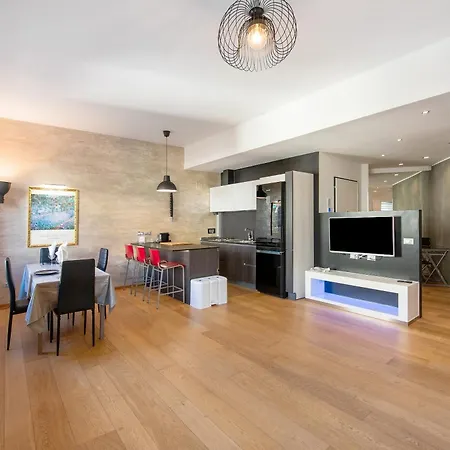 Comfort-moderno And Parking Apartment Genoa