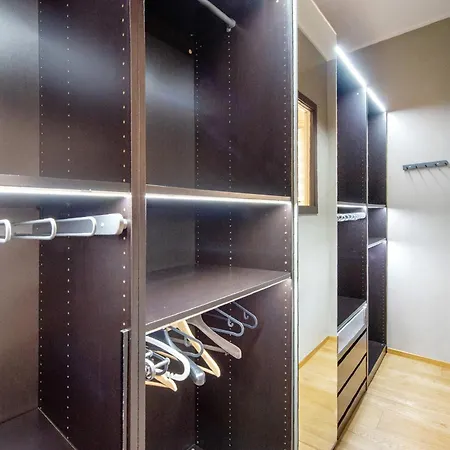 Comfort-moderno And Parking Apartman Genova