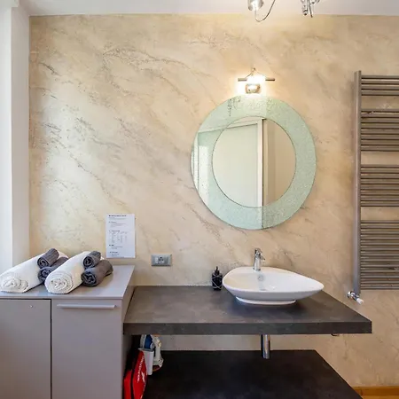 アパート Comfort-moderno And Parking *